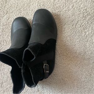 10 wide, black bootie, comfort heel